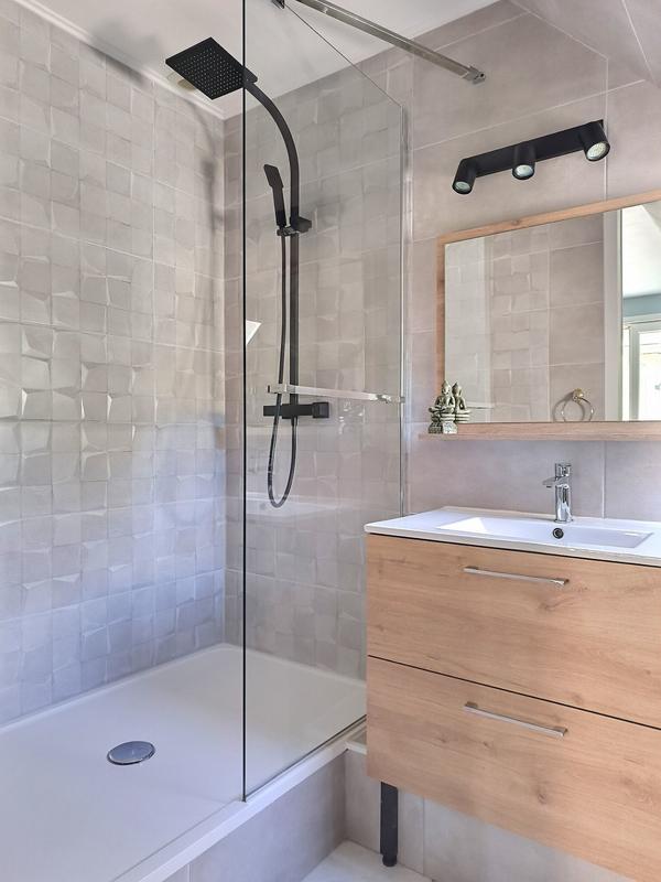 Maison - 187 m² - 9 pièces