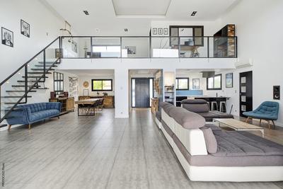 Villa - 254 m² - 6 pièces