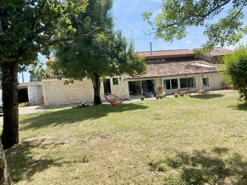 Maison de village - 300 m² - 8 pièces