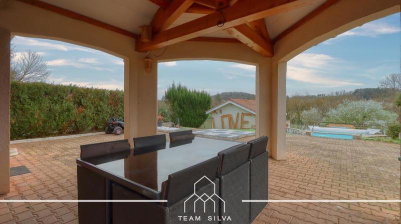 Maison - 200 m² - 5 pièces