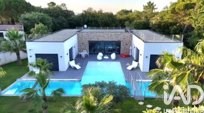 Maison - 210 m² - 4 pièces