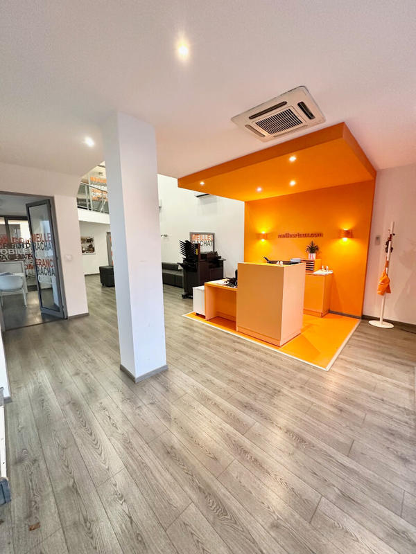 Local commercial - 168 m² - 5 pièces