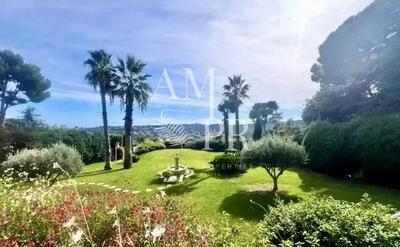 Villa - 251 m² - 7 pièces