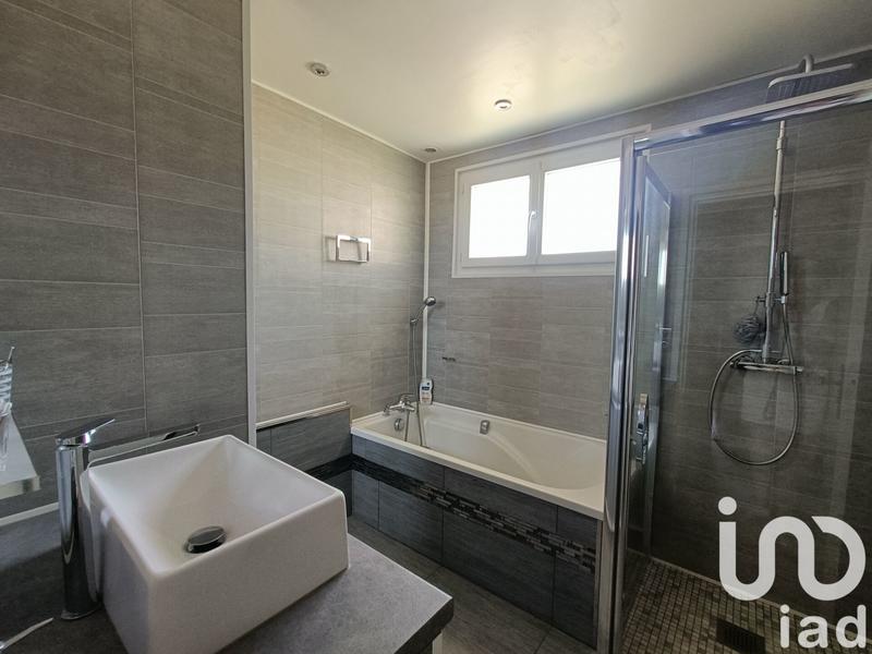 Maison - 136 m² - 6 pièces