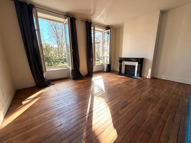 Maison - 300 m² - 7 pièces