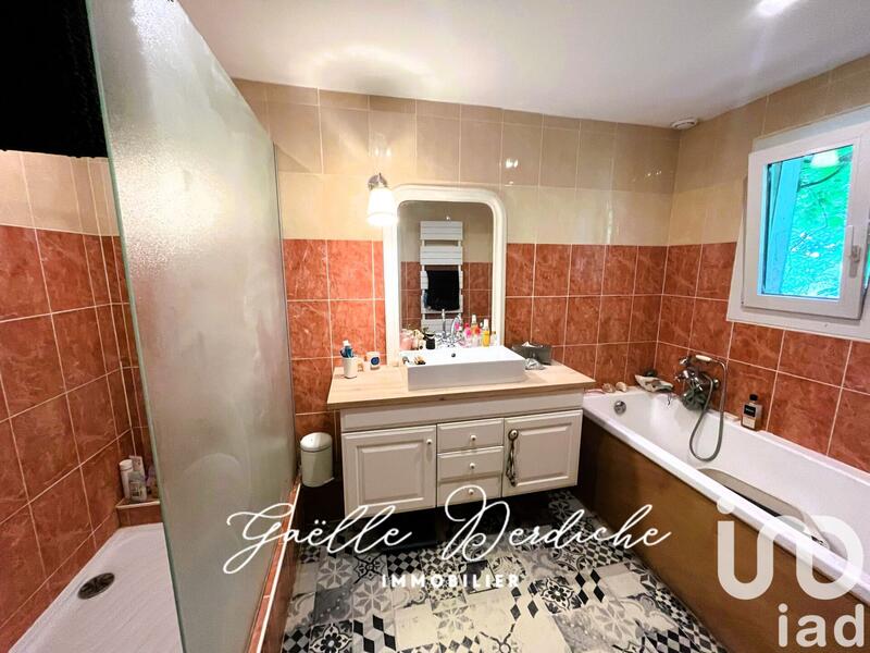 Maison - 213 m² - 8 pièces