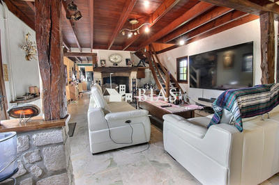 Maison - 360 m² - 6 pièces