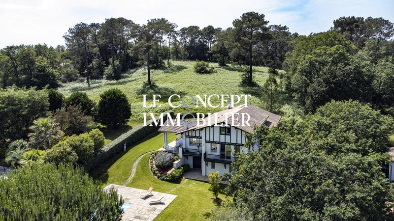 Villa - 330 m² - 7 pièces