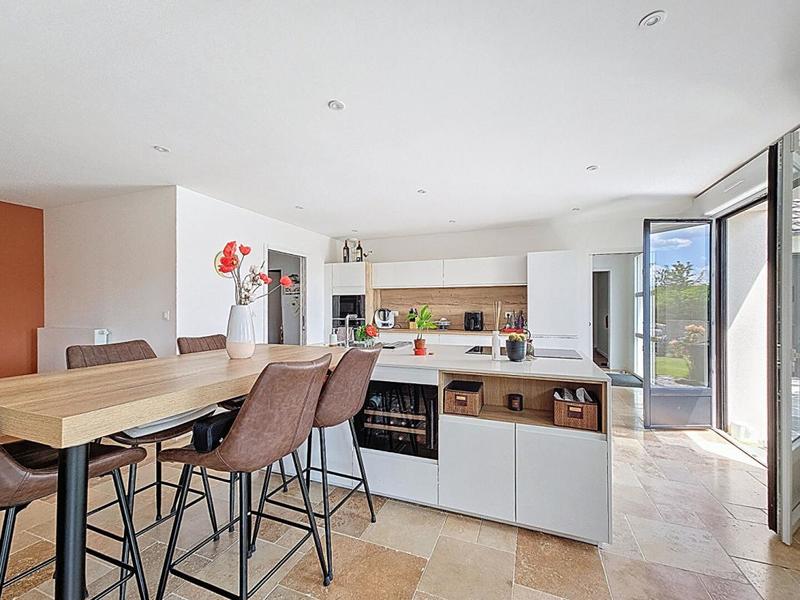 Maison - 260 m² - 10 pièces