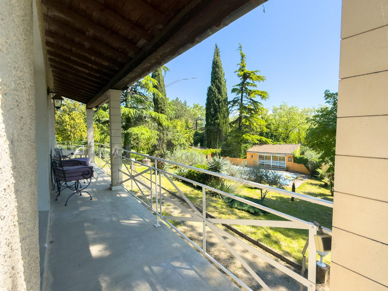 Propriété - 210 m² - 6 pièces