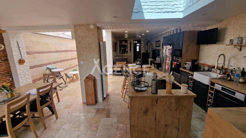 Maison - 212 m² - 8 pièces