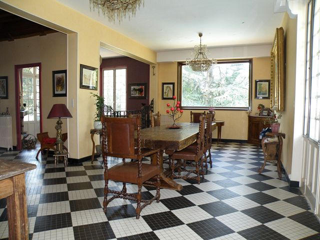 Maison - 326 m² - 8 pièces