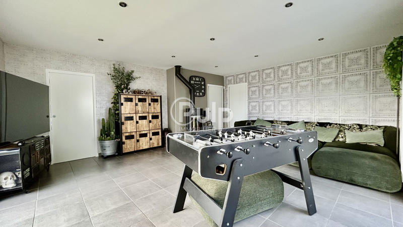 Maison - 273 m² - 12 pièces