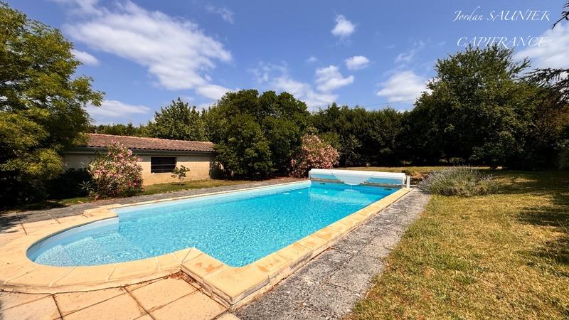 Maison - 230 m² - 10 pièces