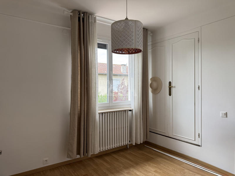 Maison - 242 m² - 8 pièces