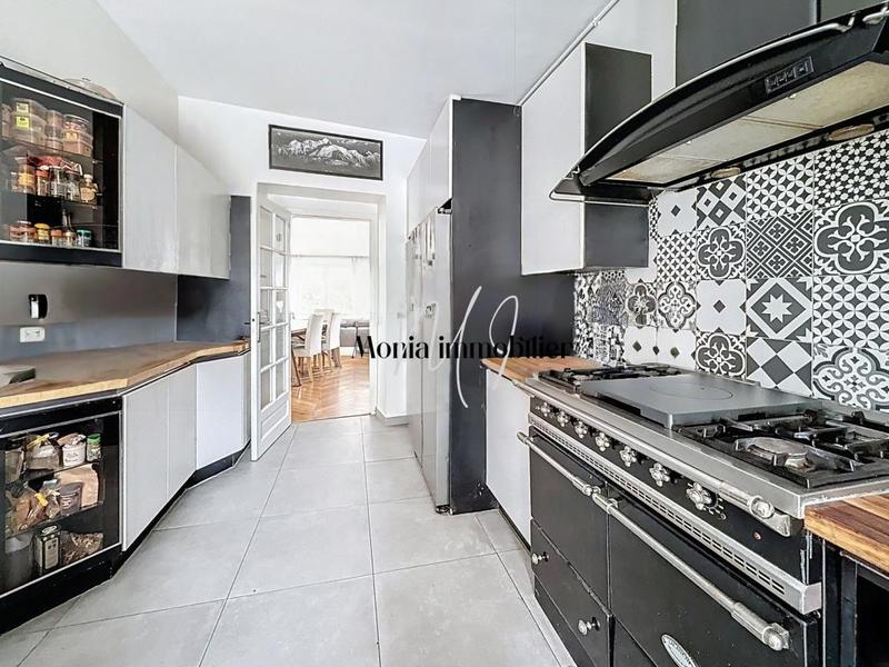 Pavillon - 160 m² - 7 pièces