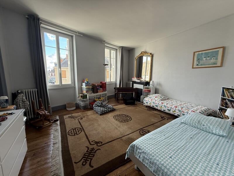 Maison - 350 m² - 10 pièces