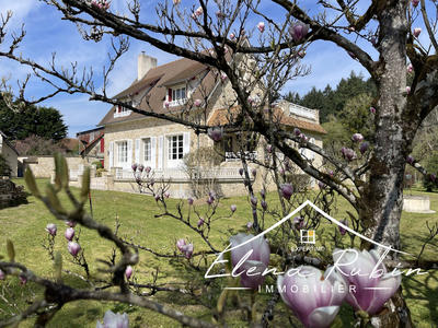 Propriété - 251 m² - 10 pièces