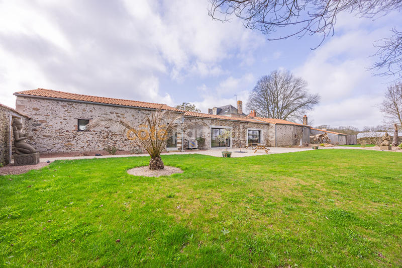Maison - 450 m² - 12 pièces