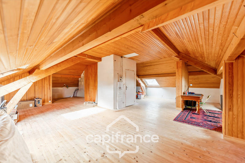 Maison - 211 m² - 10 pièces