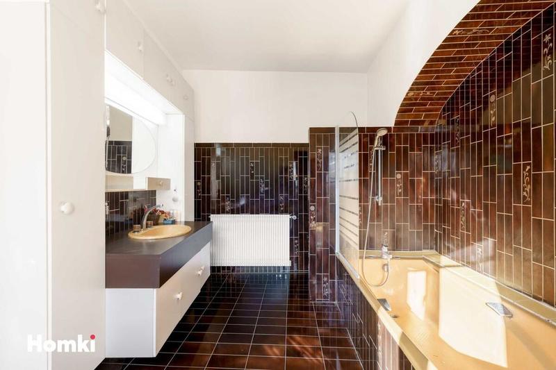 Propriété - 500 m² - 7 pièces