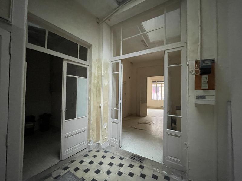 Local commercial - 90 m² - 4 pièces