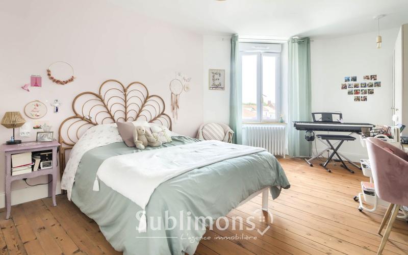 Maison - 230 m² - 8 pièces