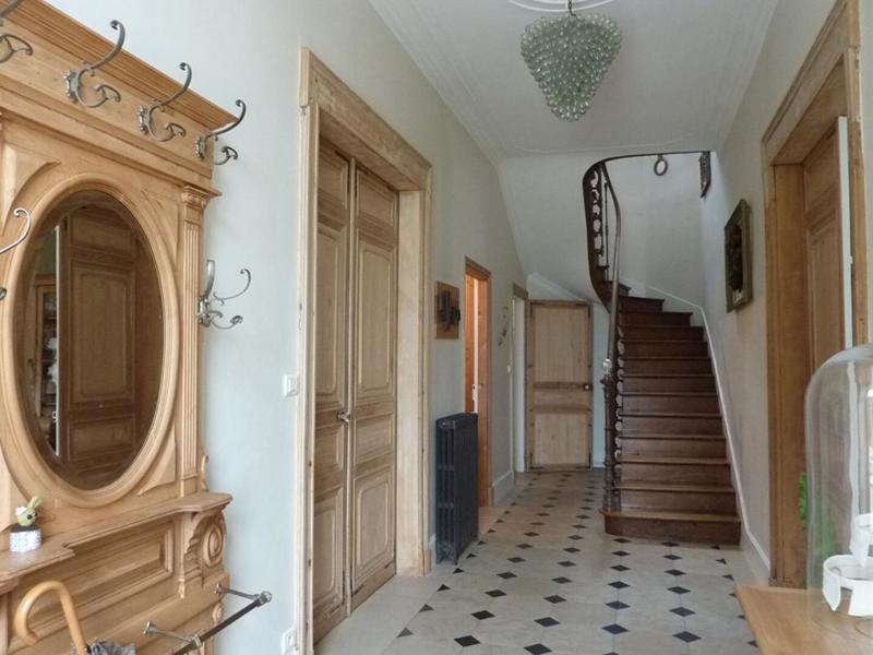 Maison - 330 m² - 8 pièces