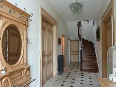 Maison - 330 m² - 8 pièces