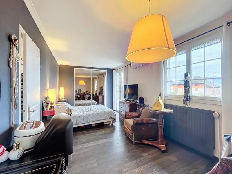 Propriété - 179 m² - 7 pièces