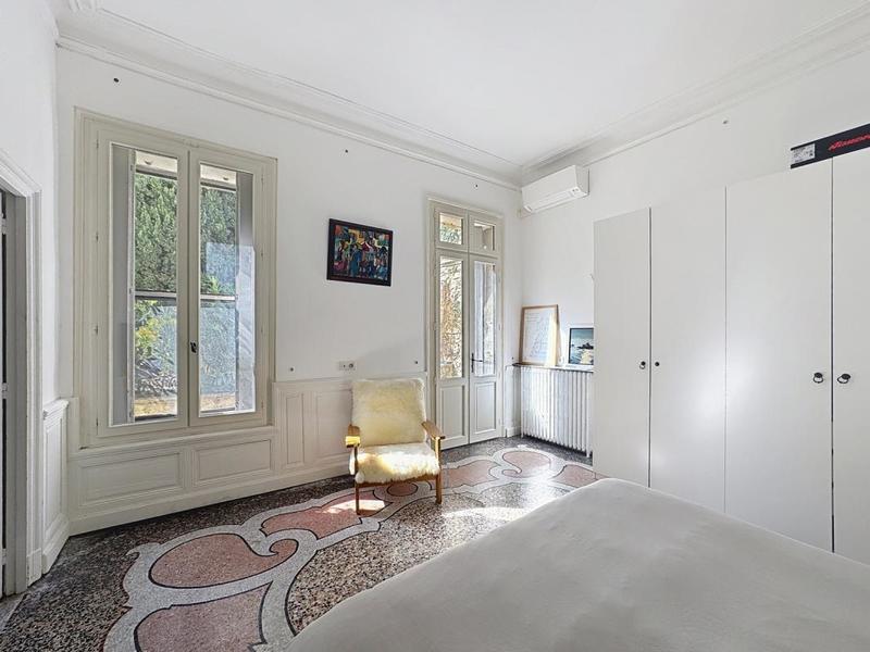 Propriété - 270 m² - 9 pièces