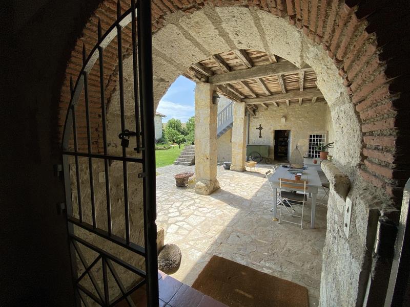 Maison - 365 m² - 8 pièces