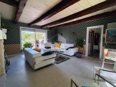 Maison - 221 m² - 8 pièces