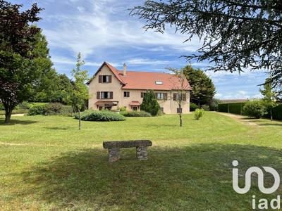 Maison - 252 m² - 7 pièces