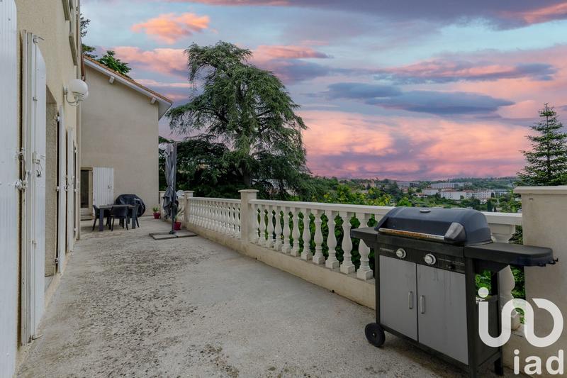 Maison - 216 m² - 6 pièces