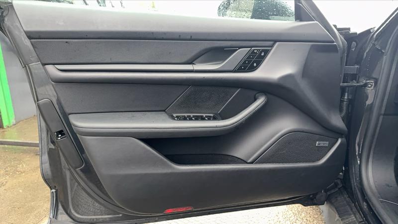 Porsche taycan 476 93 Kwh Performance