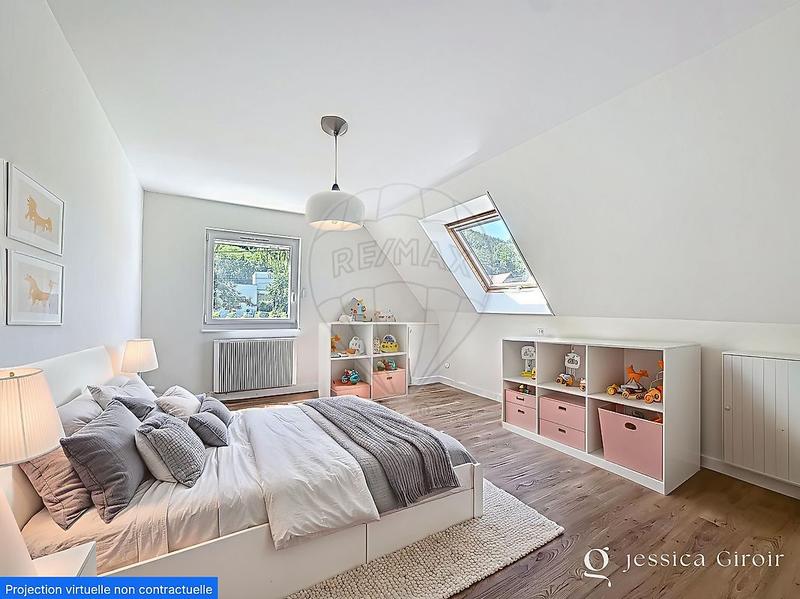 Maison - 230 m² - 8 pièces