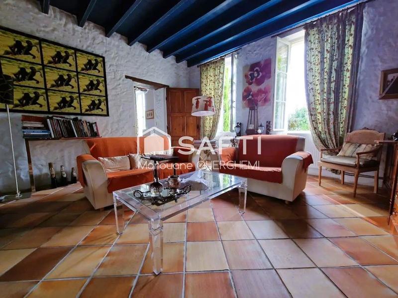 Maison - 484 m² - 12 pièces