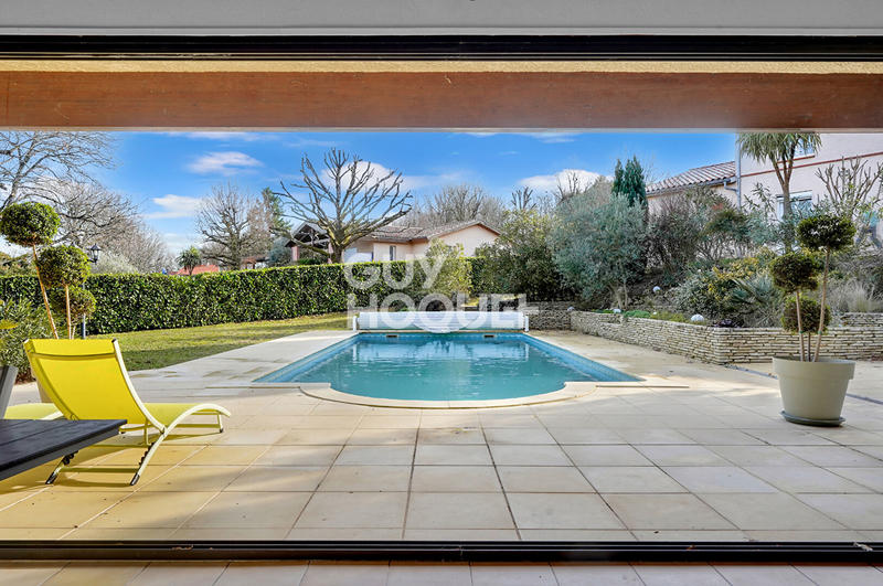 Maison - 254 m² - 8 pièces