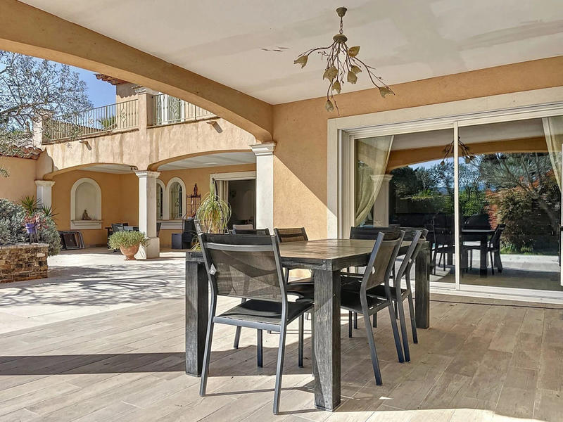 Villa - 240 m² - 7 pièces