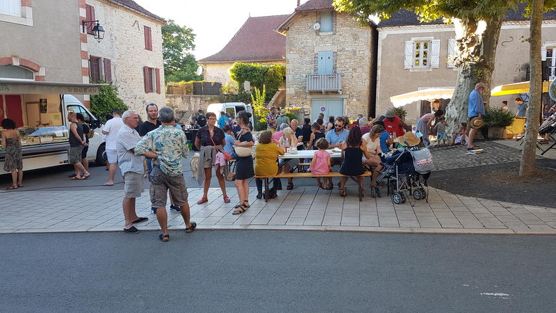 Marché de producteurs à Saint-Pierre-Toirac