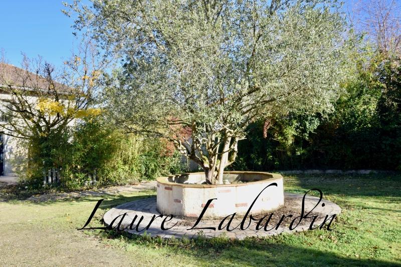 Propriété - 660 m² - 22 pièces