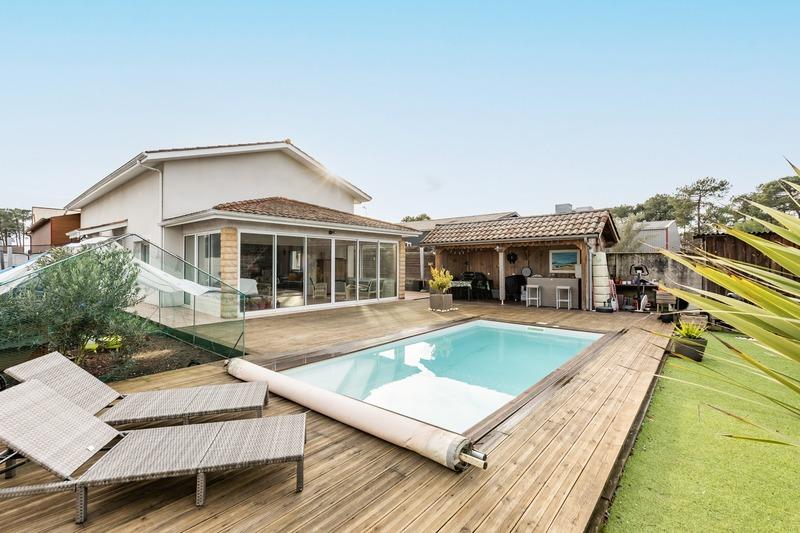 Maison - 301 m² - 11 pièces