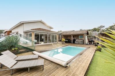 Maison - 301 m² - 11 pièces