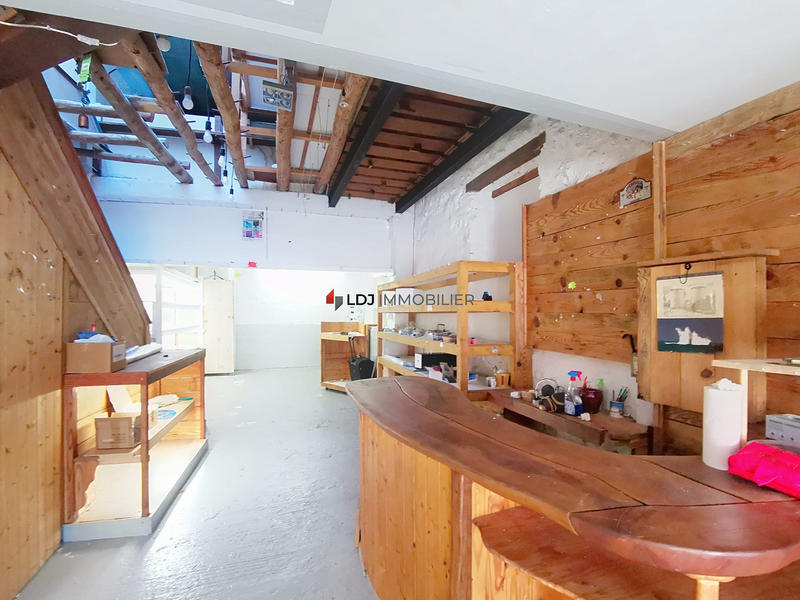 Local commercial - 147 m² - 3 pièces
