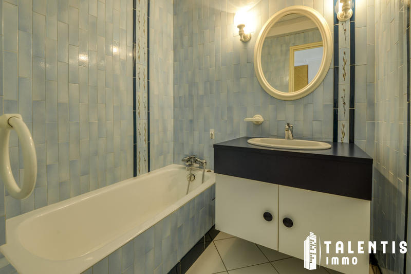 Maison - 342 m² - 12 pièces