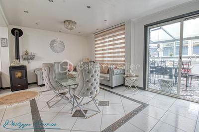 Maison - 250 m² - 11 pièces