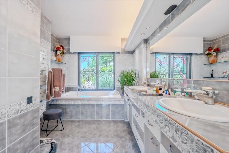 Villa - 196 m² - 4 pièces