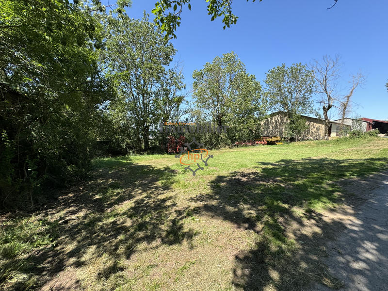 Terrain de loisirs - 811 m²