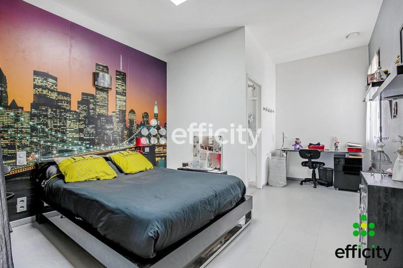 Demeure - 338 m² - 7 pièces